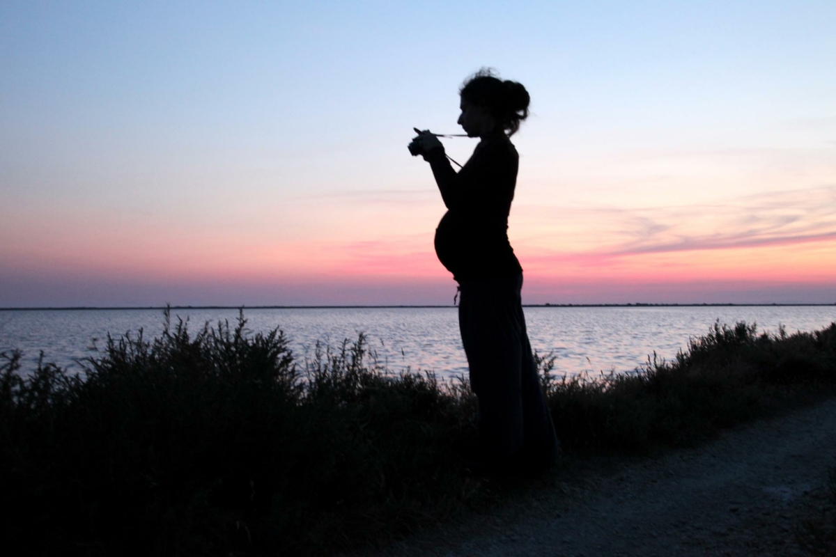 Photographe en Camargue au soleil couchant